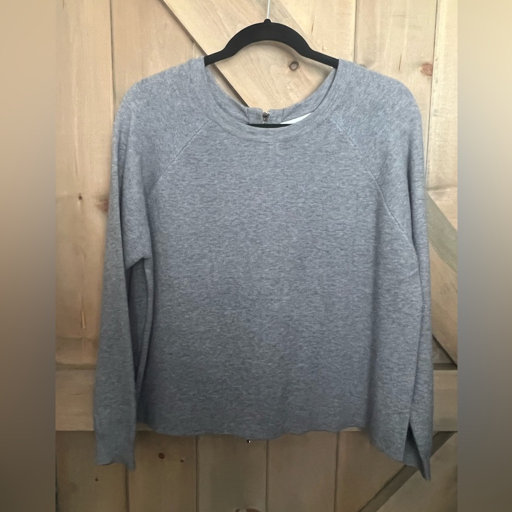 Kaily K grey sweater in size medium. NWOT. Zipper at back.